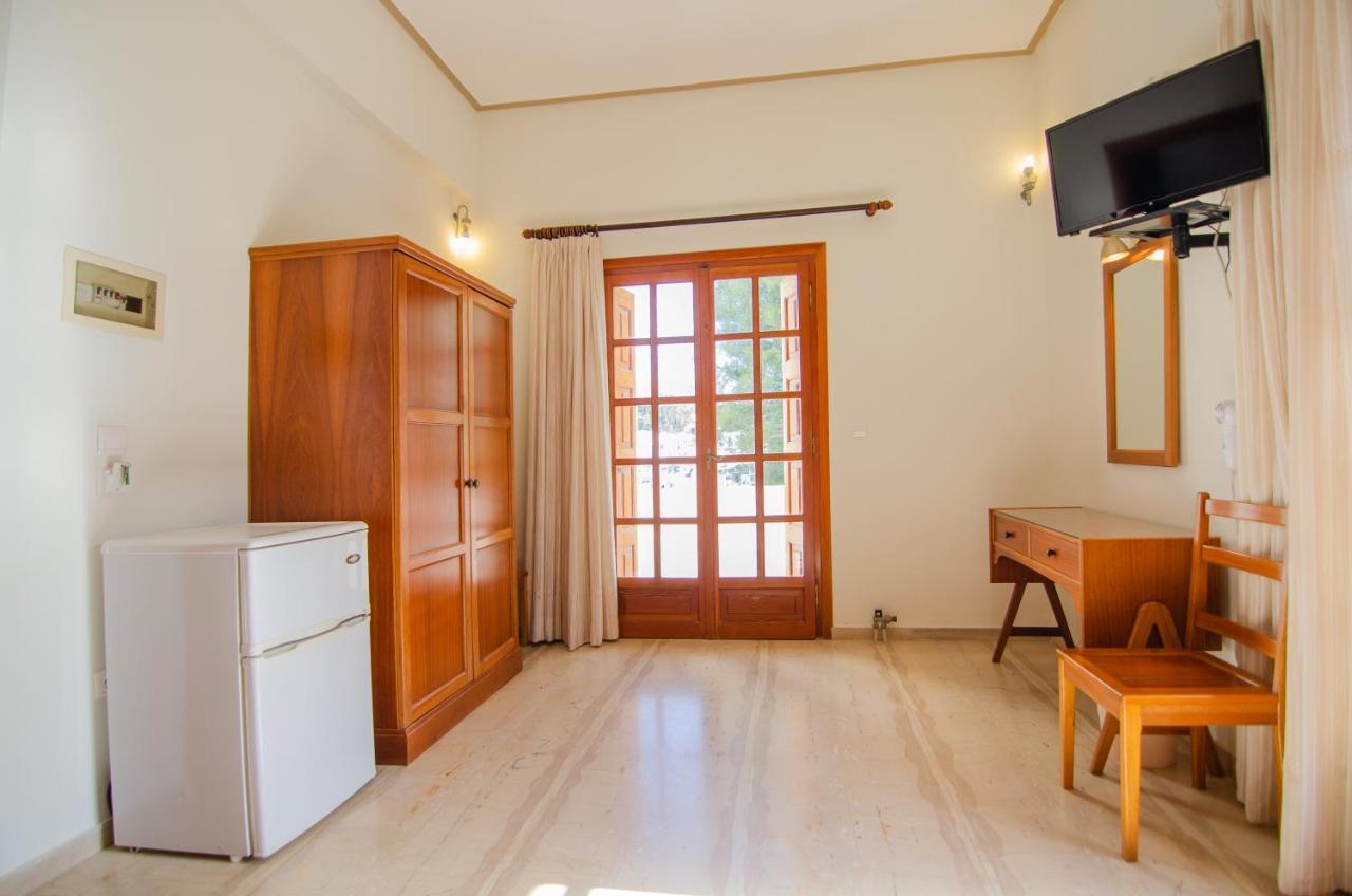איוס חורה Almira Inn מראה חיצוני תמונה
